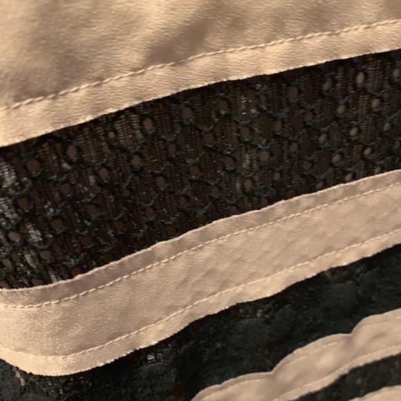 BCBGMaxazria Dress V Back w/exposed Zipper - Picture 7 of 11